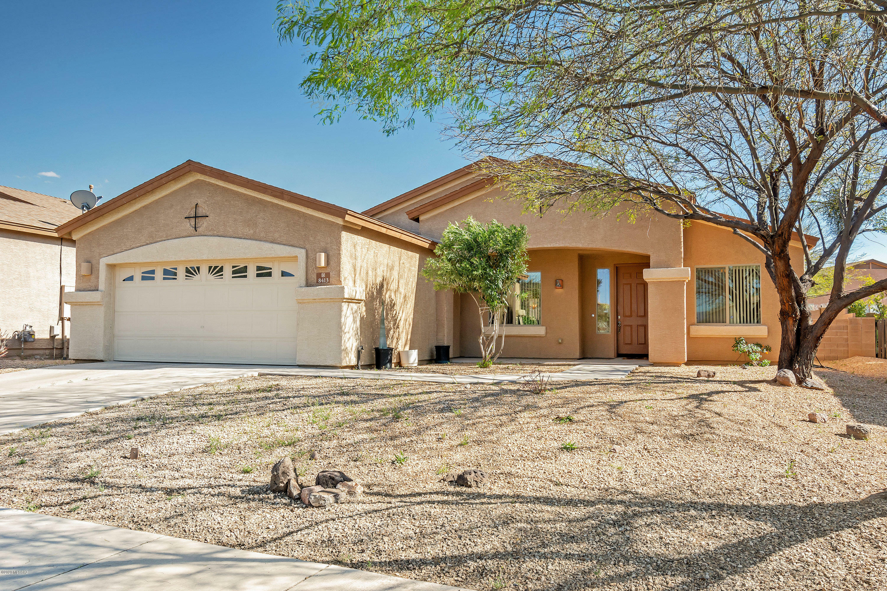 Property Photo:  8413 W Calle Sancho Panza  AZ 85757 