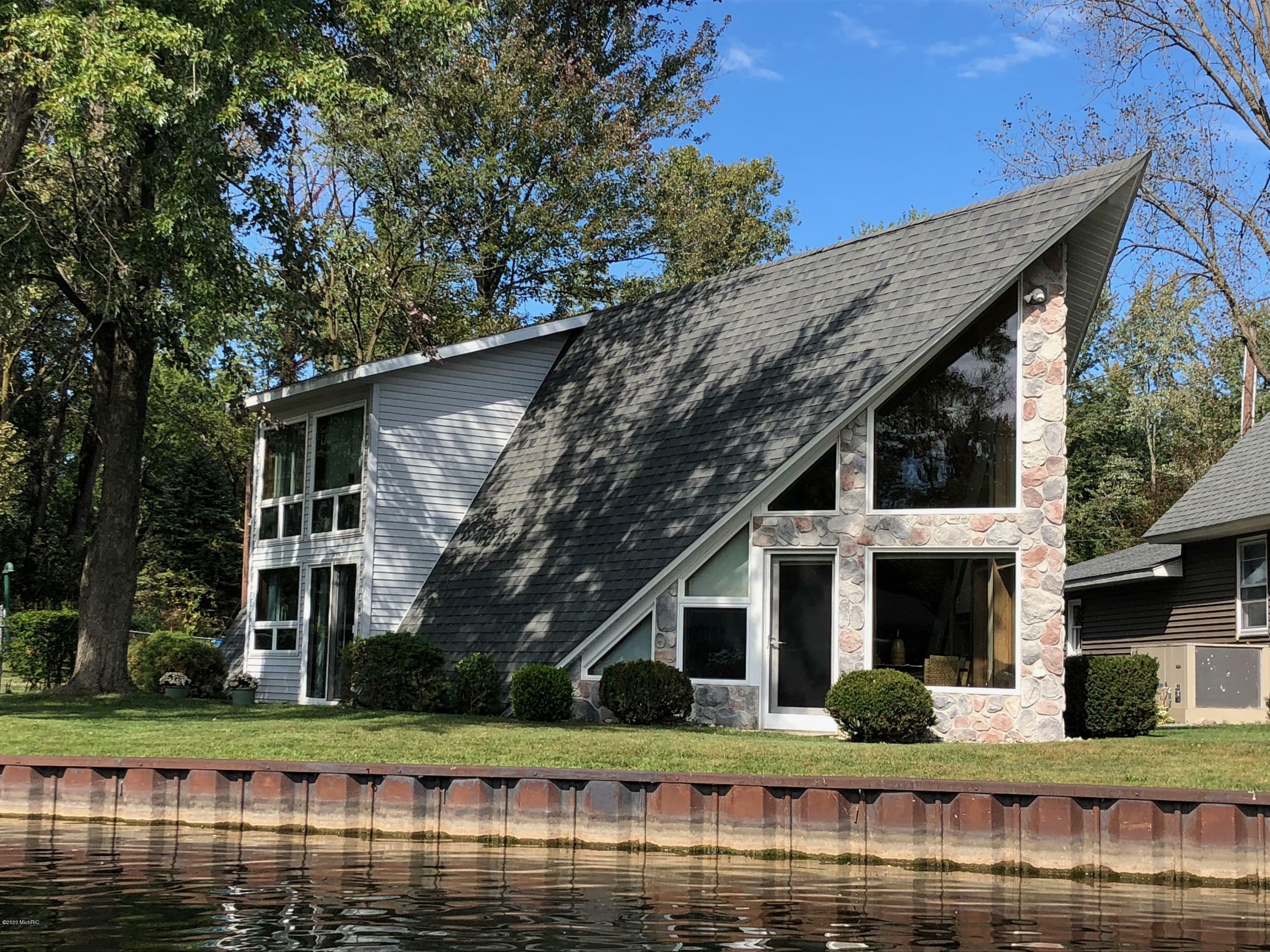 Property Photo:  5075 Shoreview Drive  MI 49038 