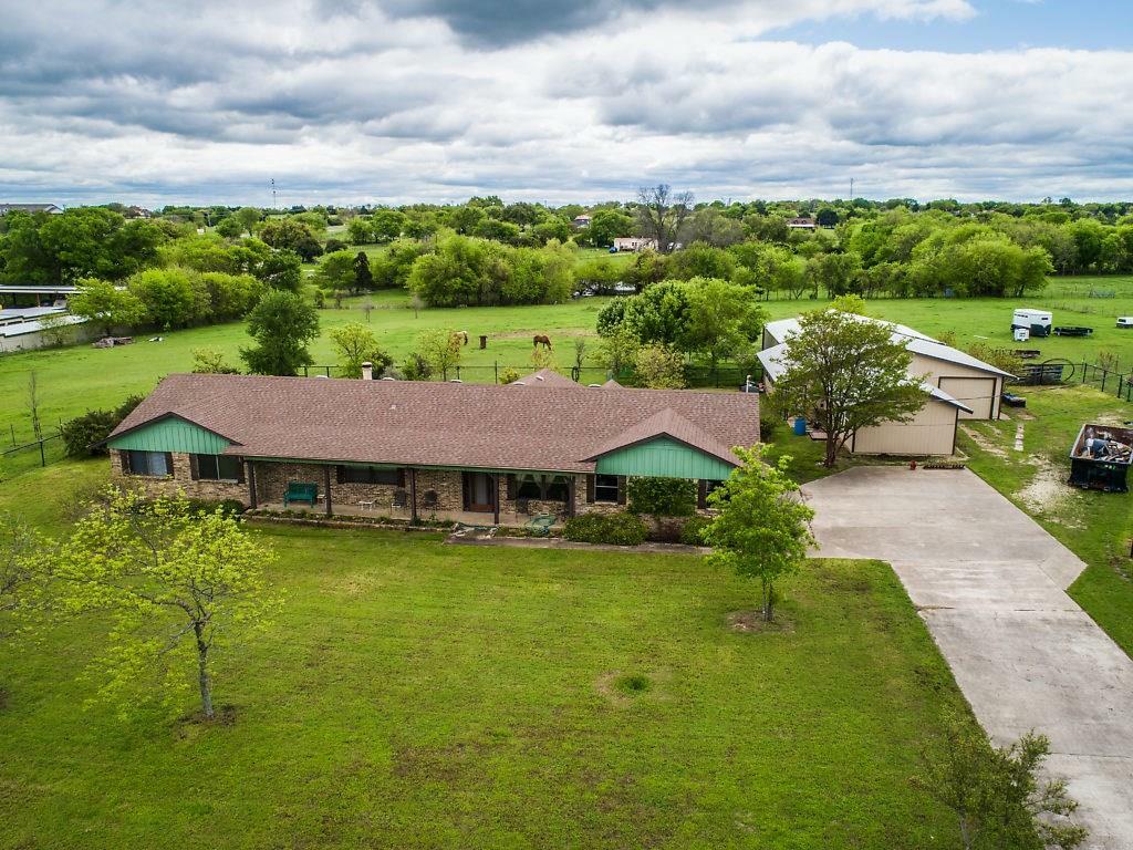 Property Photo:  540 Apple Lane  TX 76065 