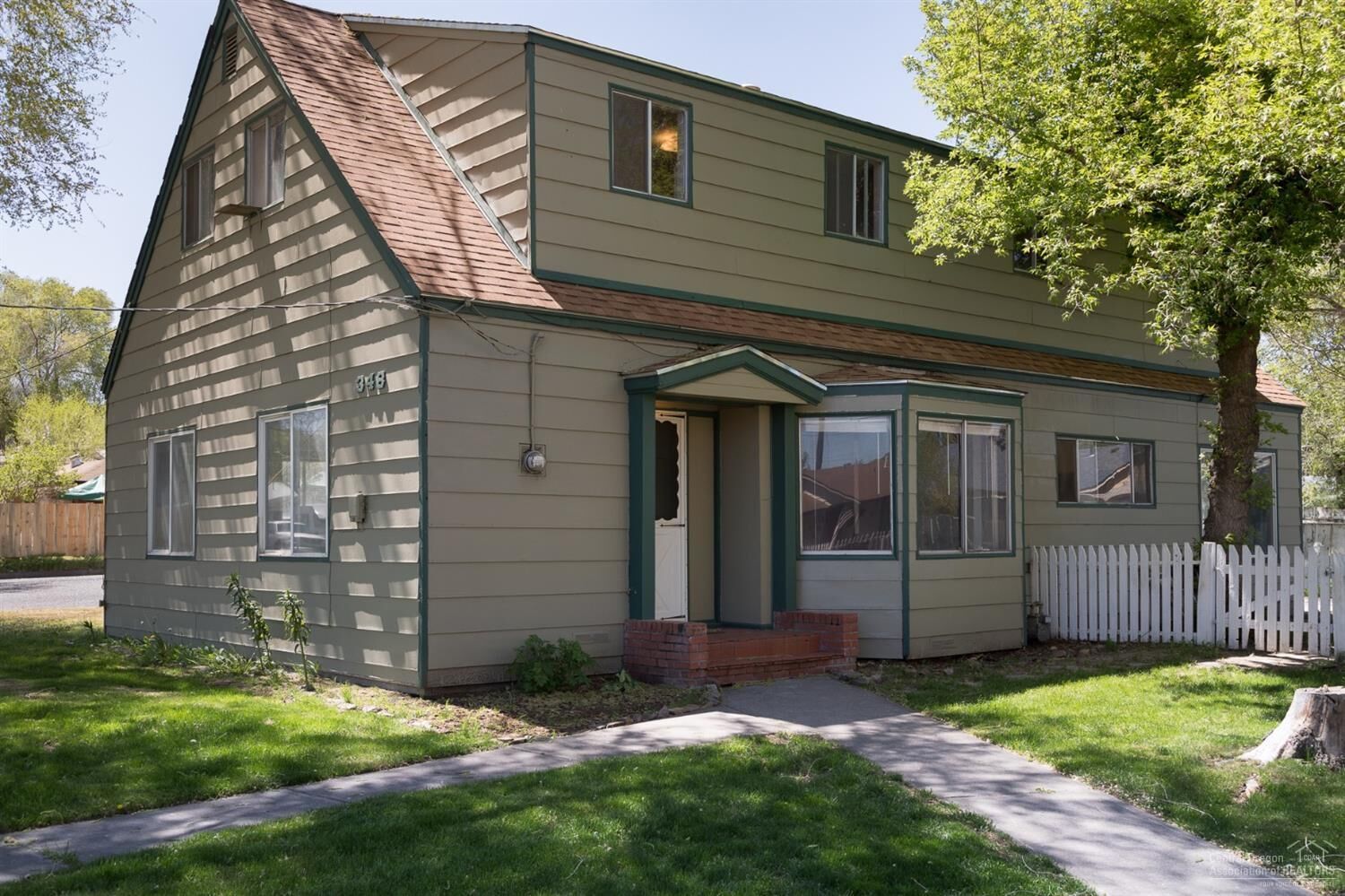 Property Photo: 348 SE 9th Street OR 97741