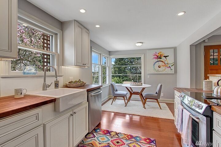 Property Photo:  10735 Densmore Ave N  WA 98133 