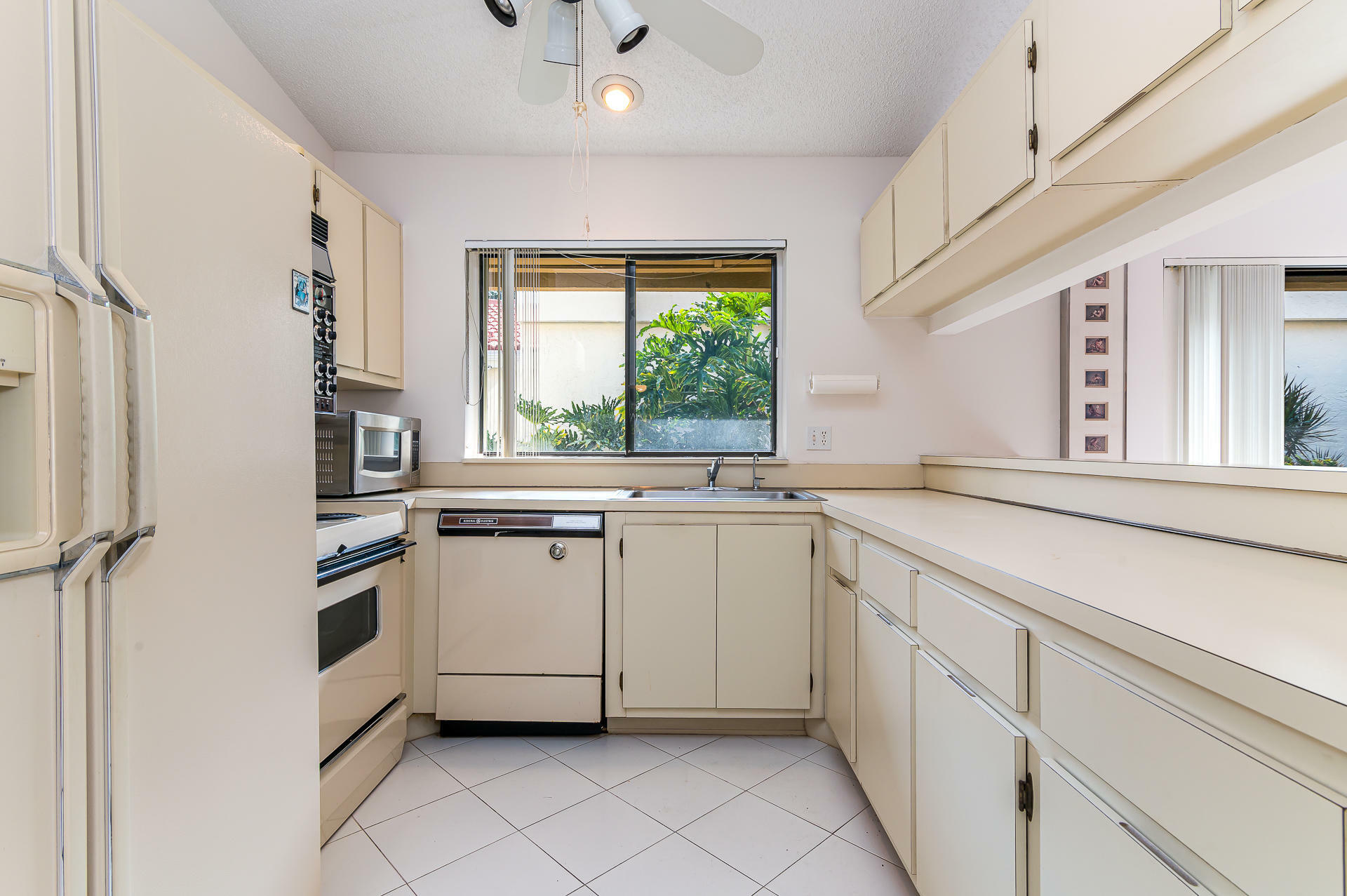 Property Photo:  5670 Piping Rock Drive  FL 33437 