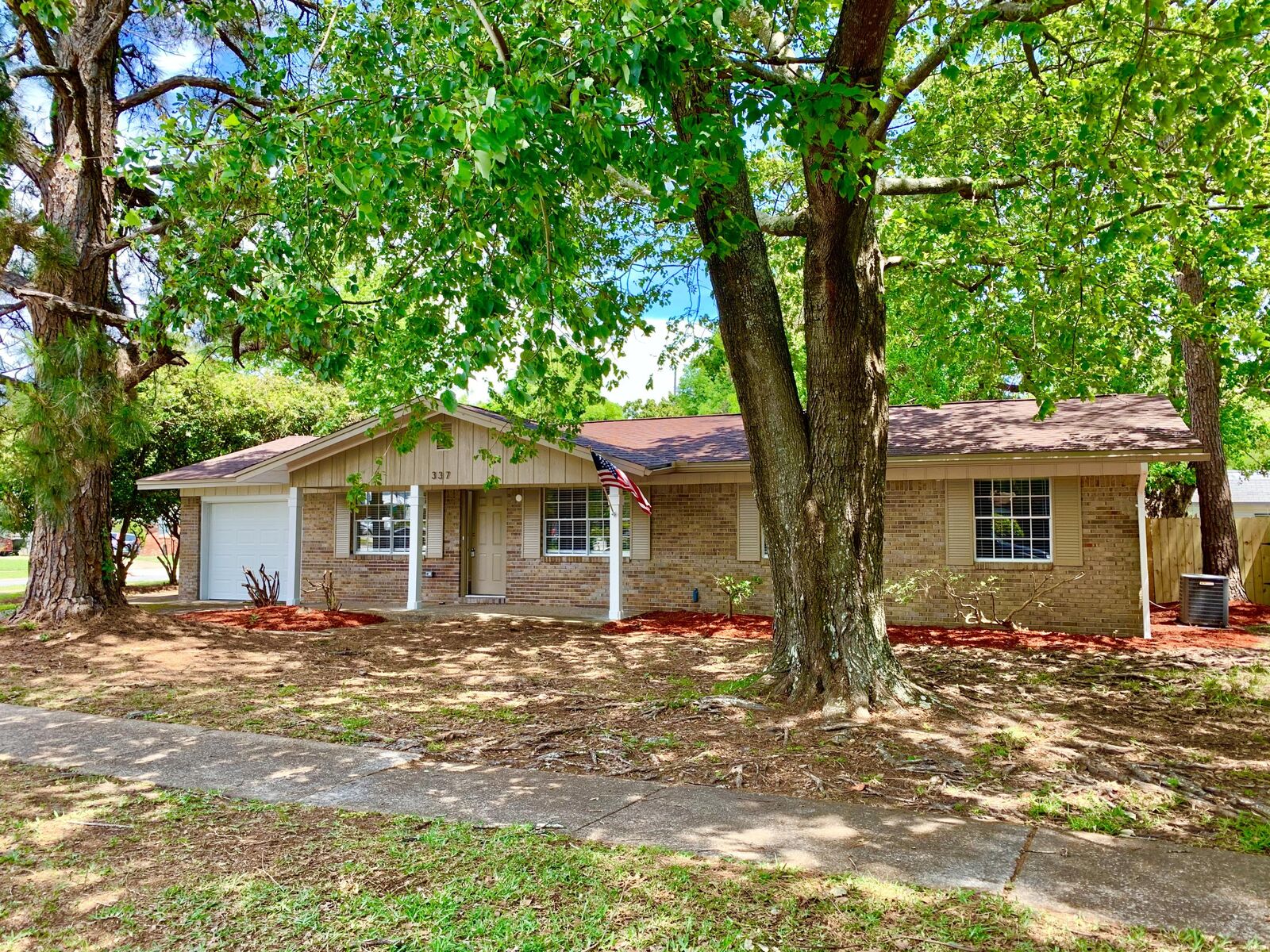 Property Photo:  337 NW Victoria Avenue  FL 32548 