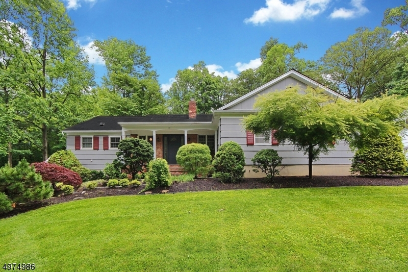 Property Photo:  121 Lenape Ln  NJ 07922 