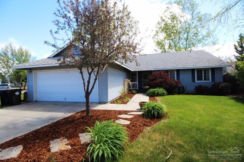 Property Photo: 908 NW 21st Street OR 97756