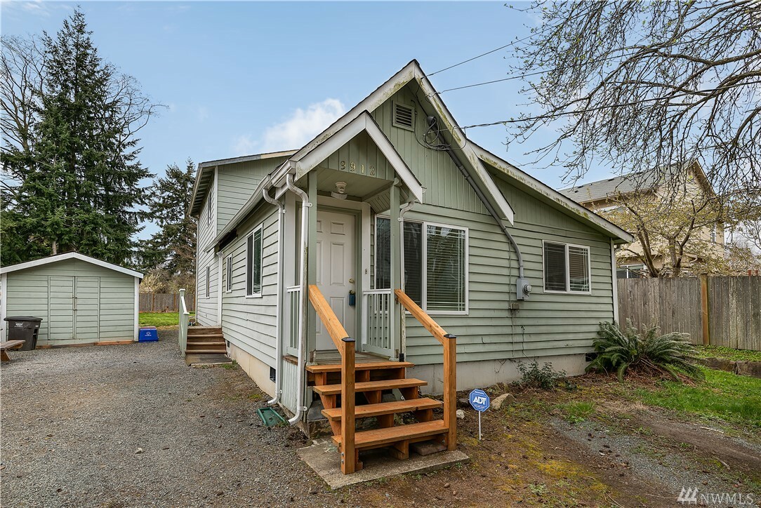 Property Photo:  9912 Holly Dr  WA 98204 