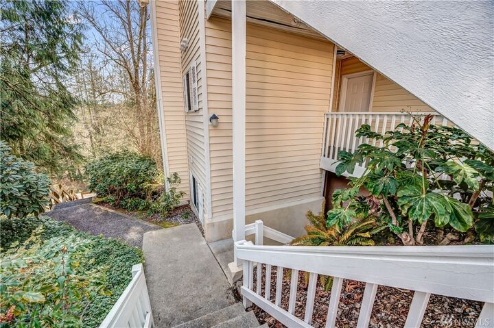 Property Photo:  2600  118th Avenue SE 4-101  WA 98005 