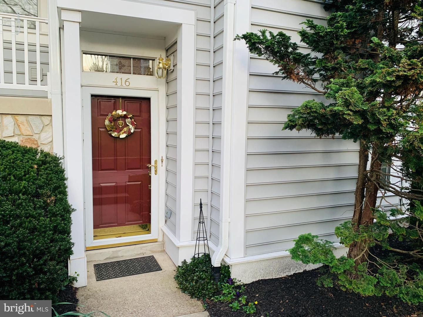 Property Photo: 416 Fortress Way VA 22125