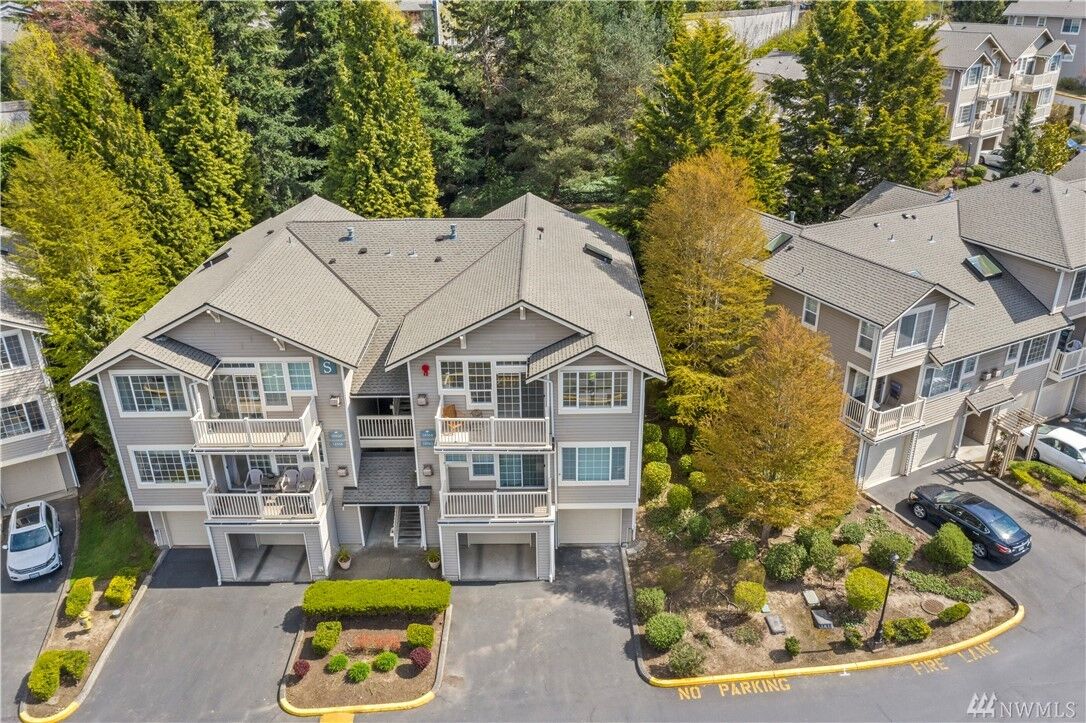 Property Photo:  18564 NE 57th Street 18564  WA 98052 