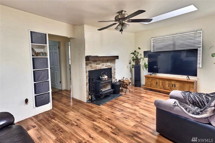 Property Photo:  17513  Spanaway Lane E  WA 98387 