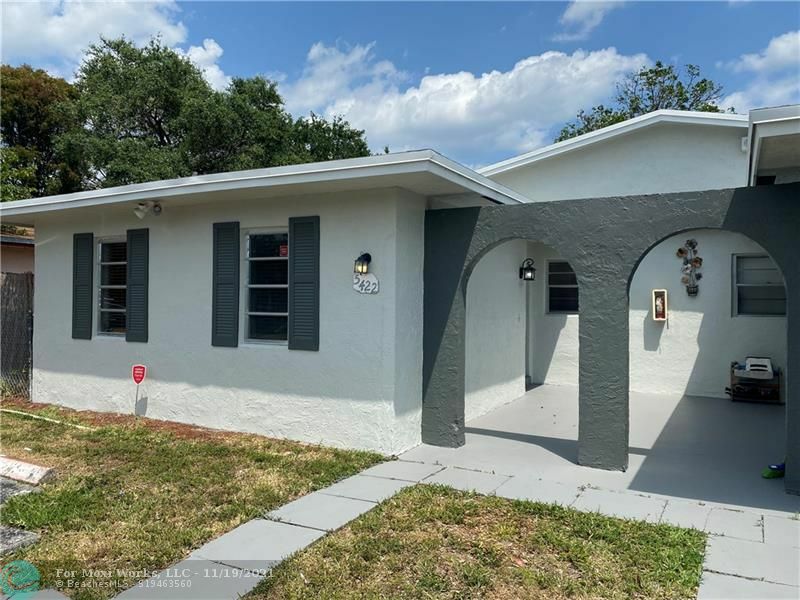 Property Photo:  5422 SW 25th Ave  FL 33312 