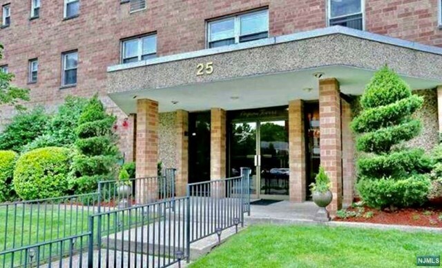 Property Photo:  25 Jefferson Street 3E  NJ 07601 