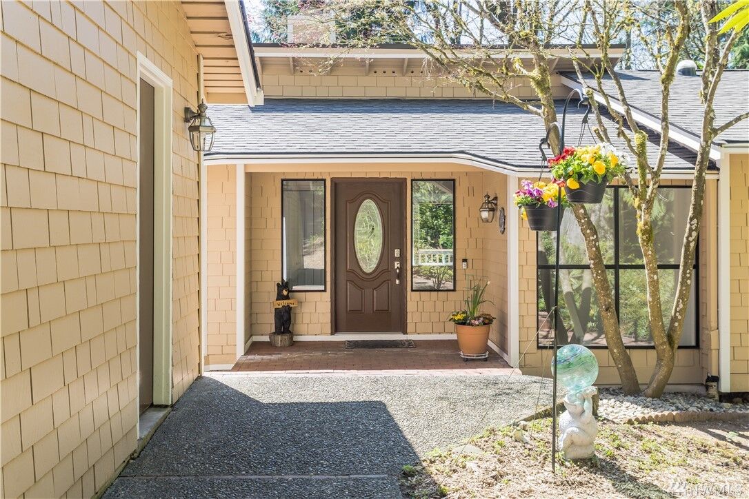 Property Photo:  24807 SE Mirrormont Place  WA 98027