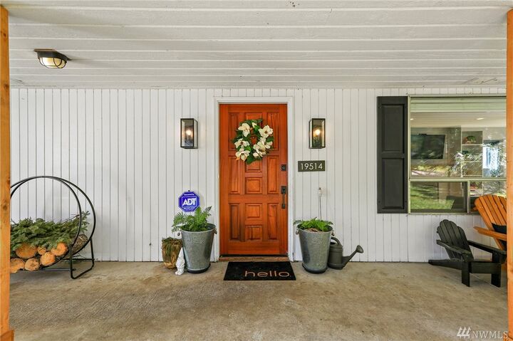 Property Photo: 19514 14th Avenue NE WA 98155