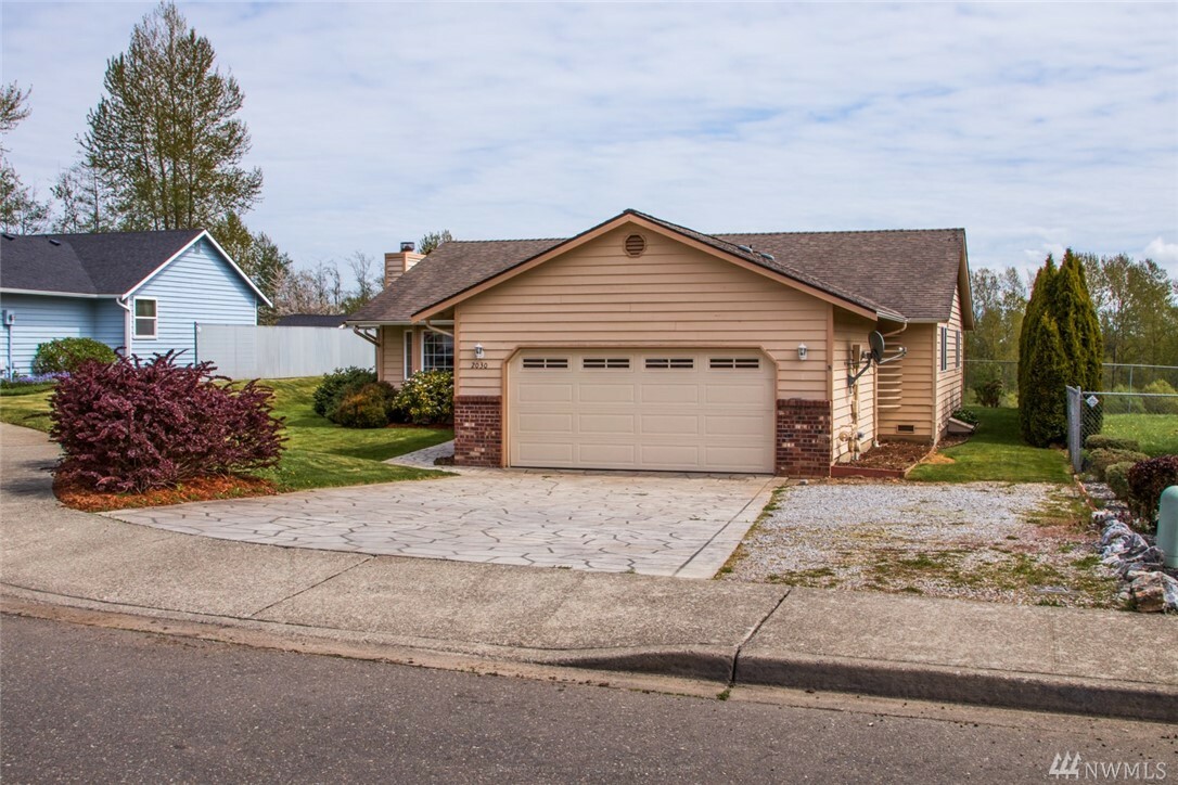 Property Photo:  2030 Oxford Ct  WA 98248 