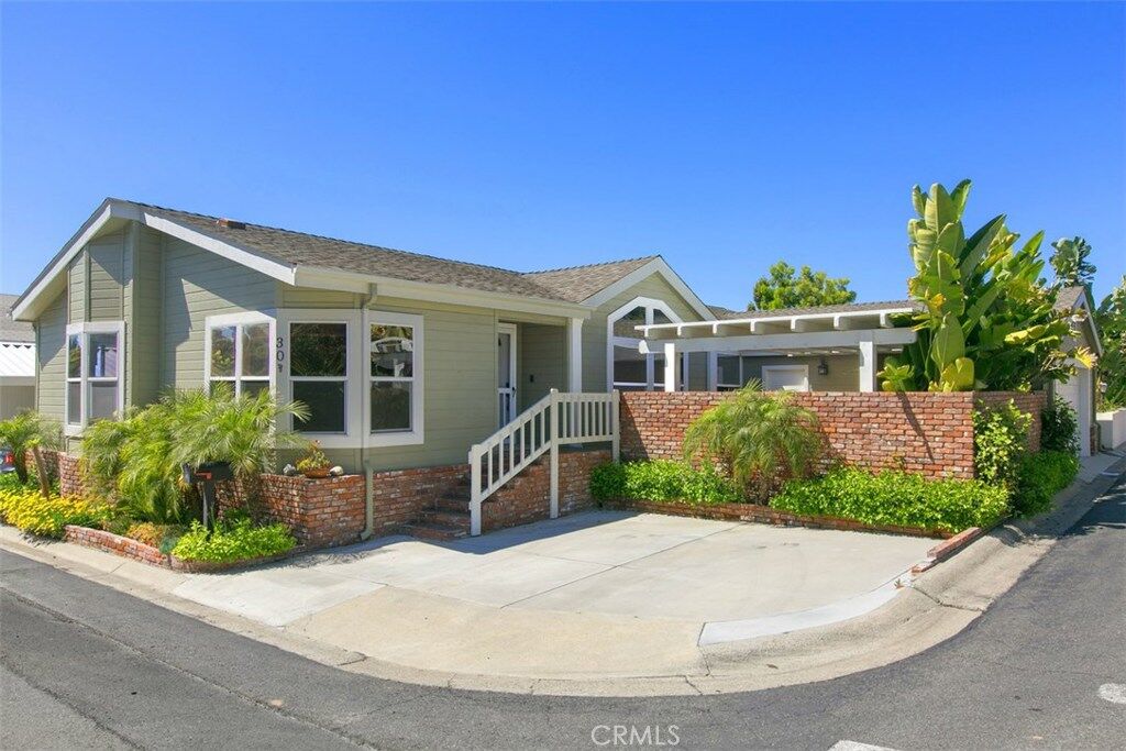 Property Photo:  23301 Ridge Route Drive 30  CA 92653 