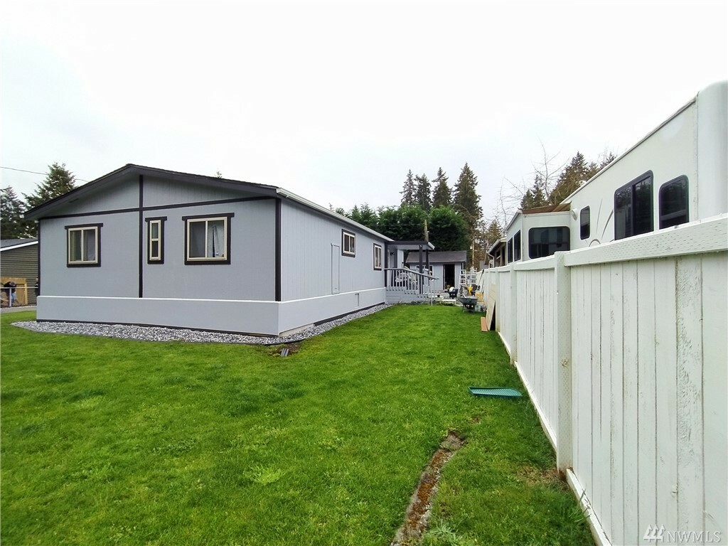 Property Photo:  20910 Bonanza Dr E  WA 98391 