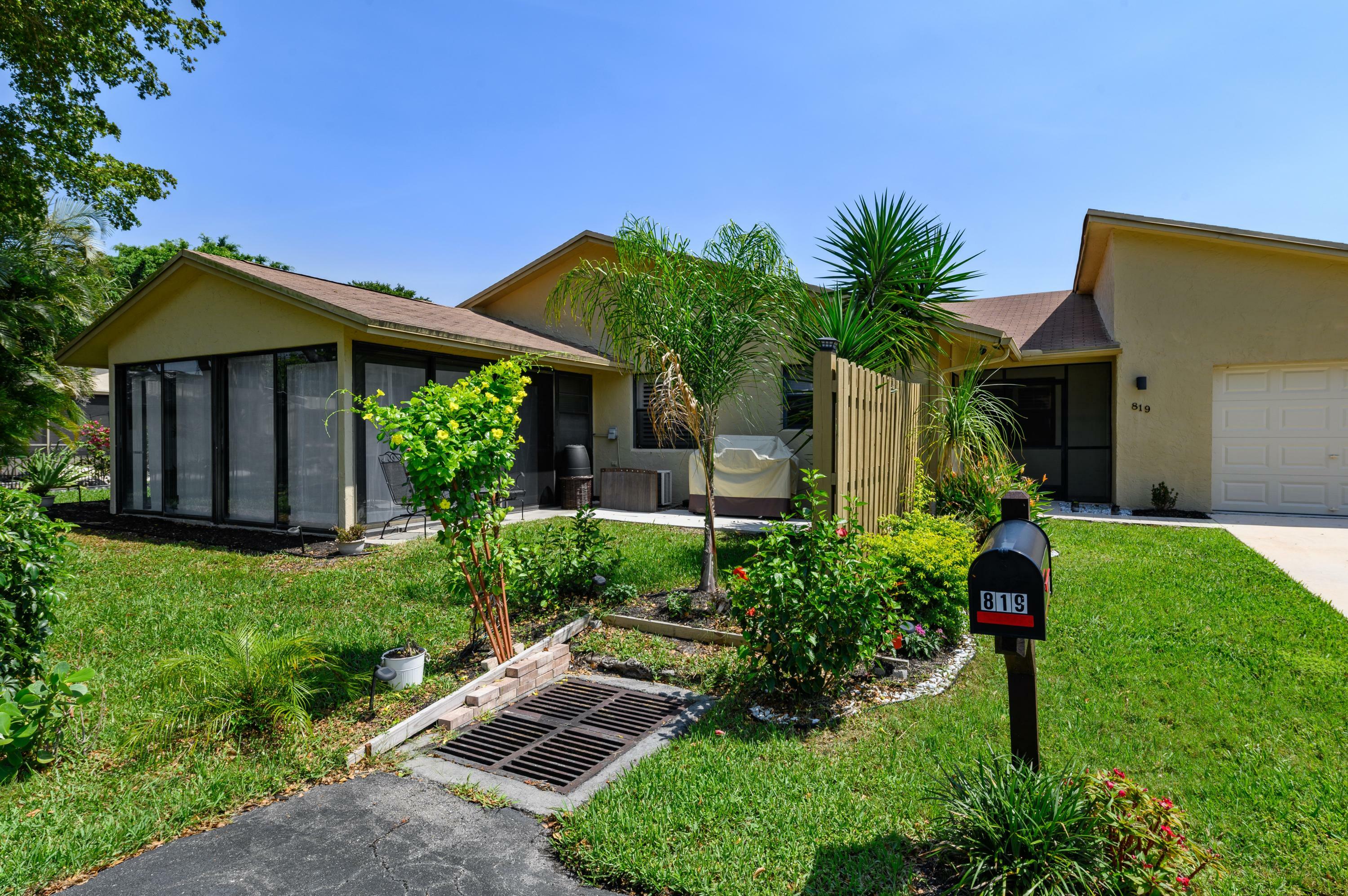 Property Photo:  819 NW 25th Avenue  FL 33445 