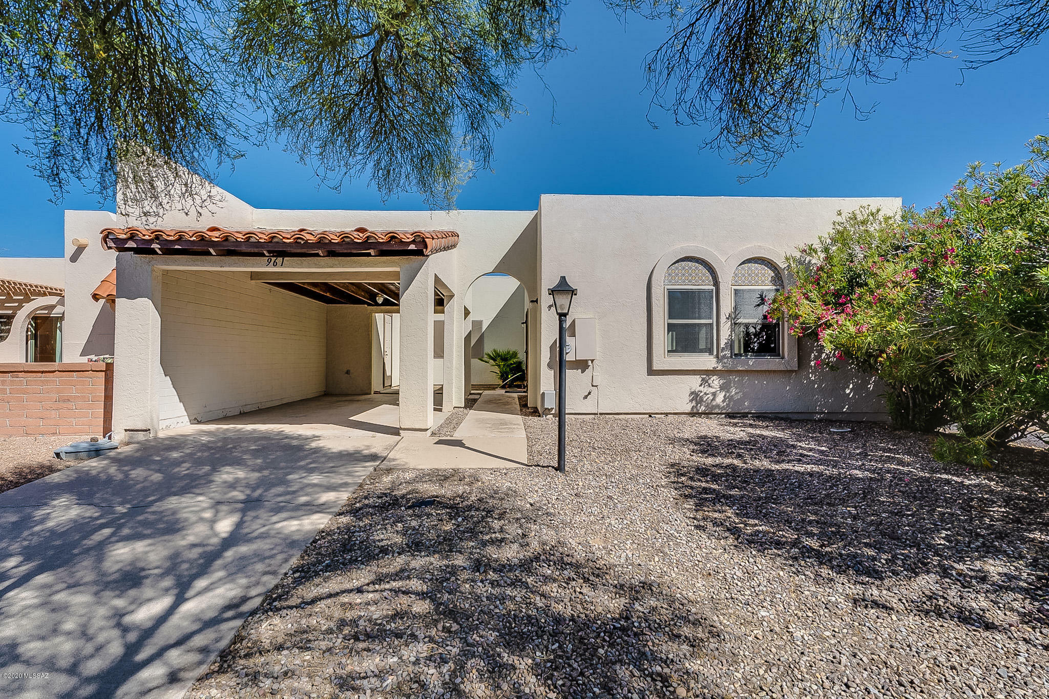 Property Photo:  961 N Camino De Luz  AZ 85614 