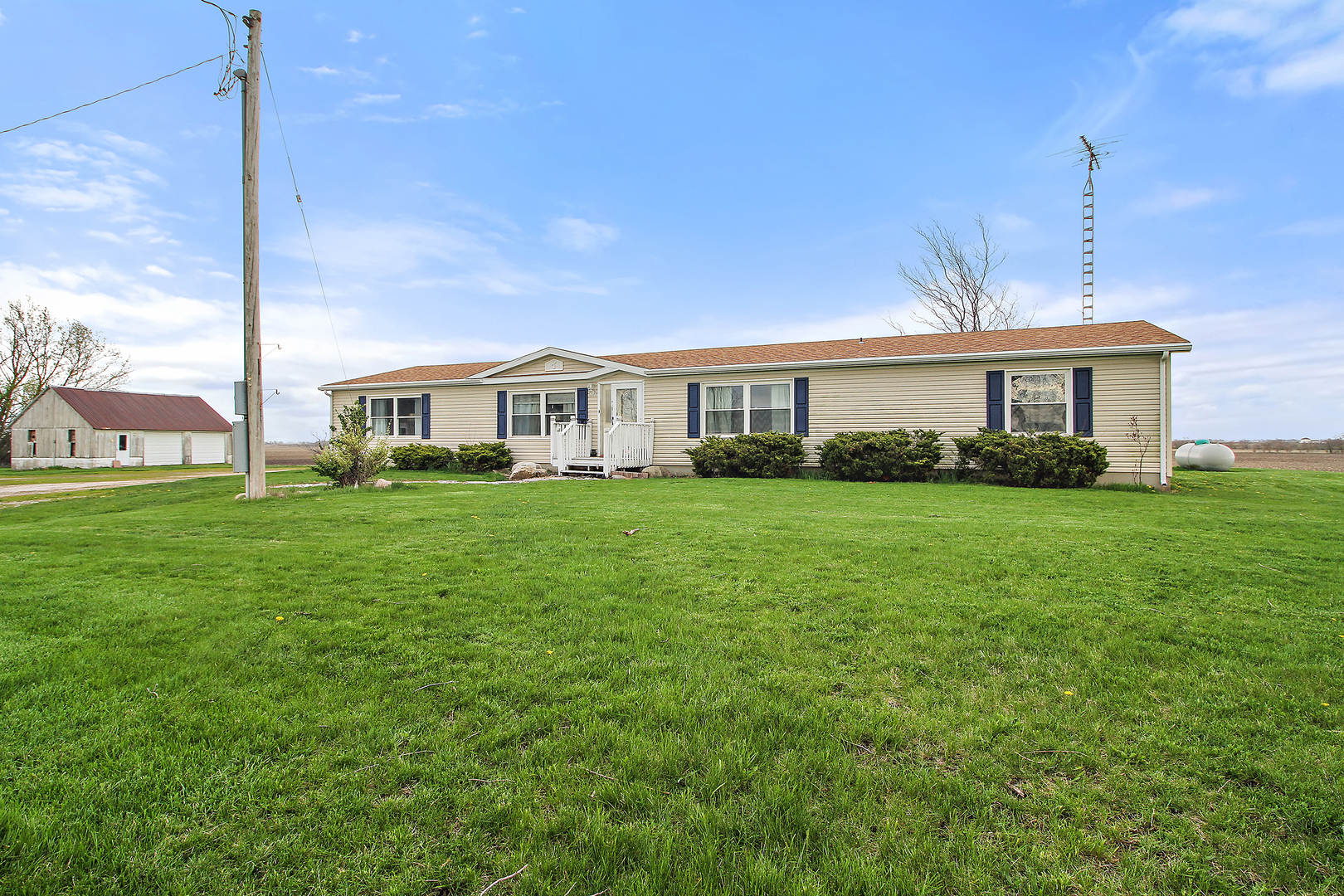 Property Photo:  1752 North 1600E Road  IL 60968 