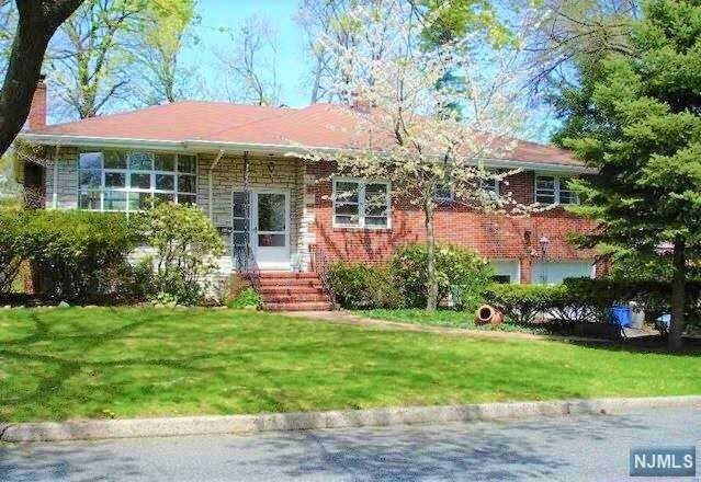 Property Photo:  21 Greentree Terrace  NJ 07670 