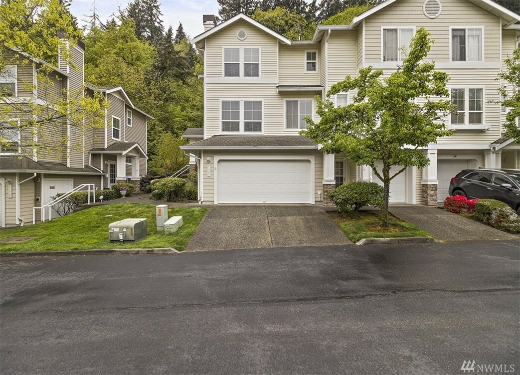 Property Photo: 21921 39th Place S 10-1 WA 98032