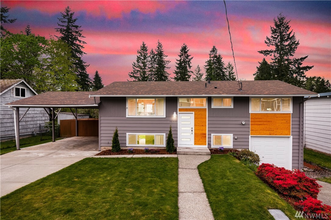 Property Photo:  12335 SE 158th St  WA 98058 