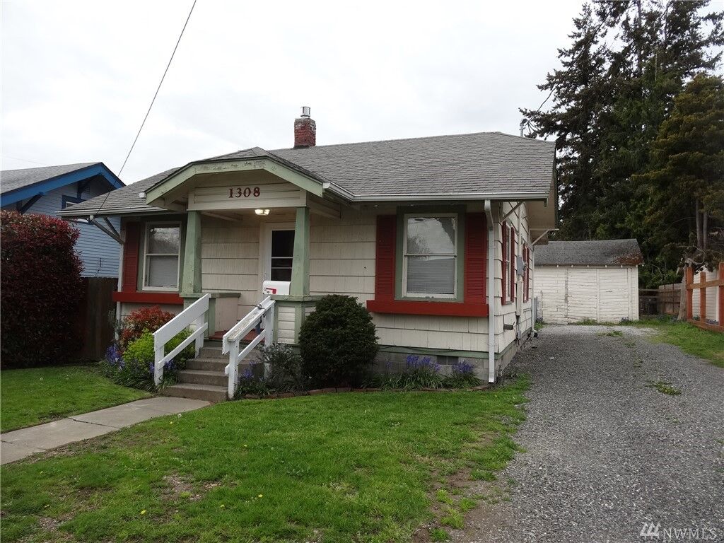 Property Photo:  1308 W Illinois Street  WA 98225 