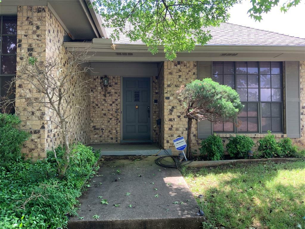 Property Photo:  1808 Briarcrest Lane  TX 76012 