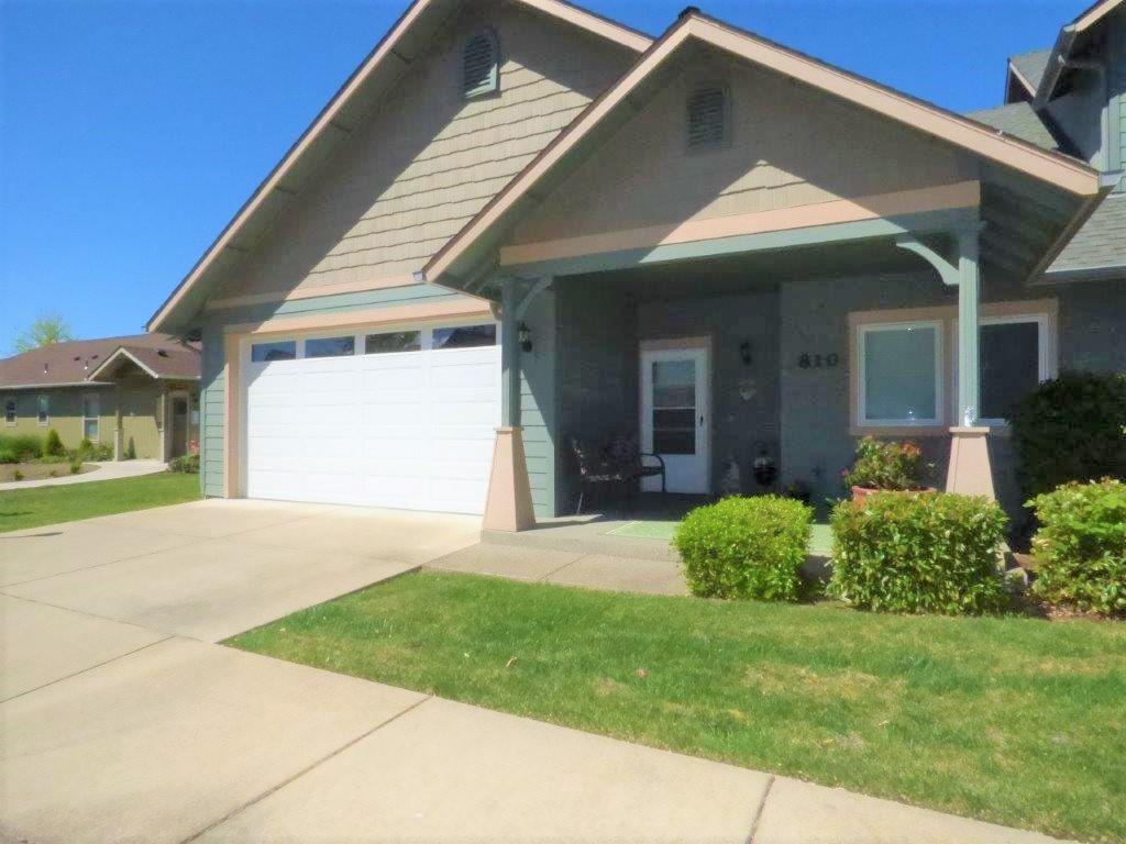 Property Photo: 810 SW Kinsington Court OR 97526