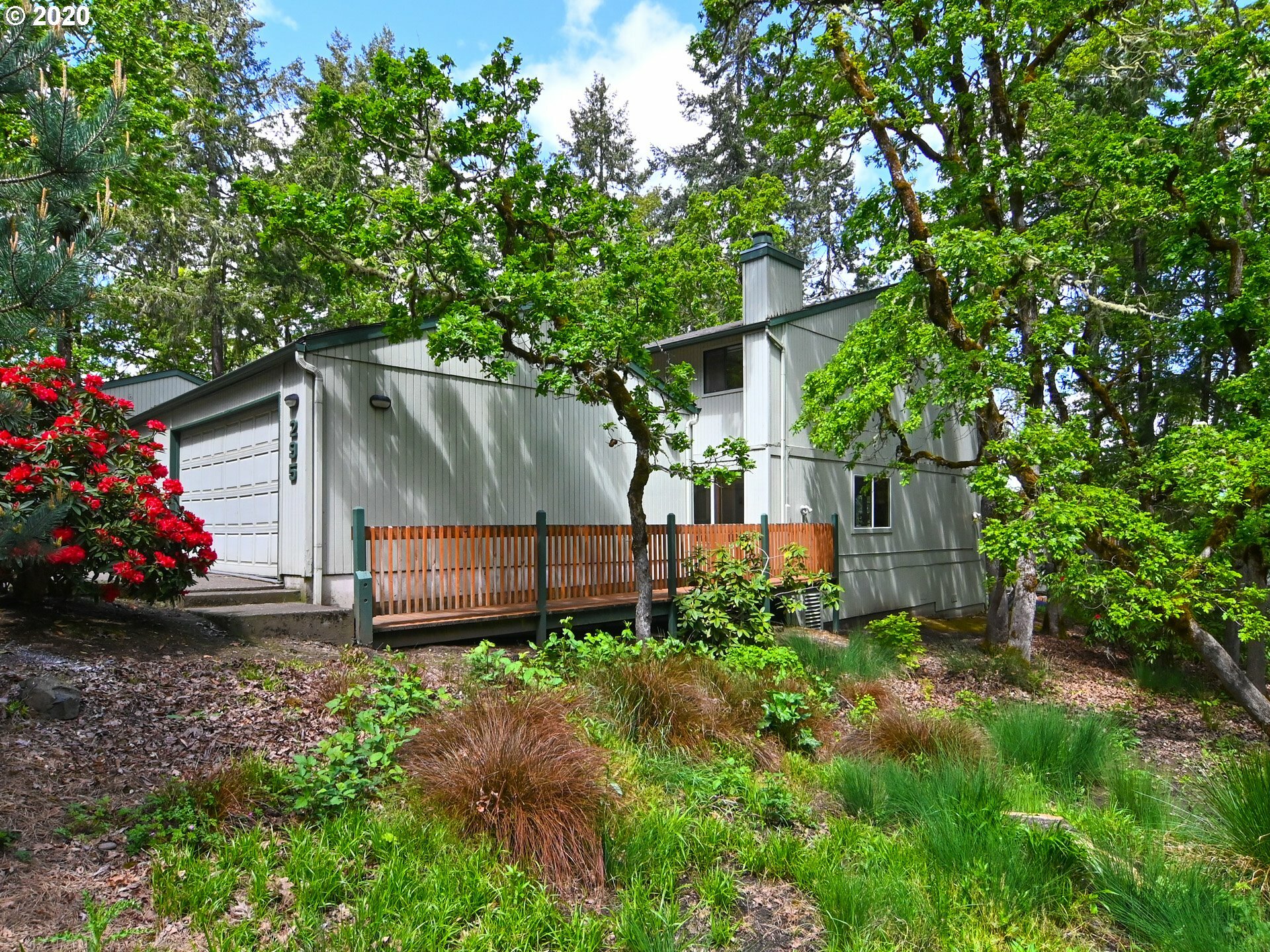 Property Photo:  295 Foxtail Dr  OR 97405 