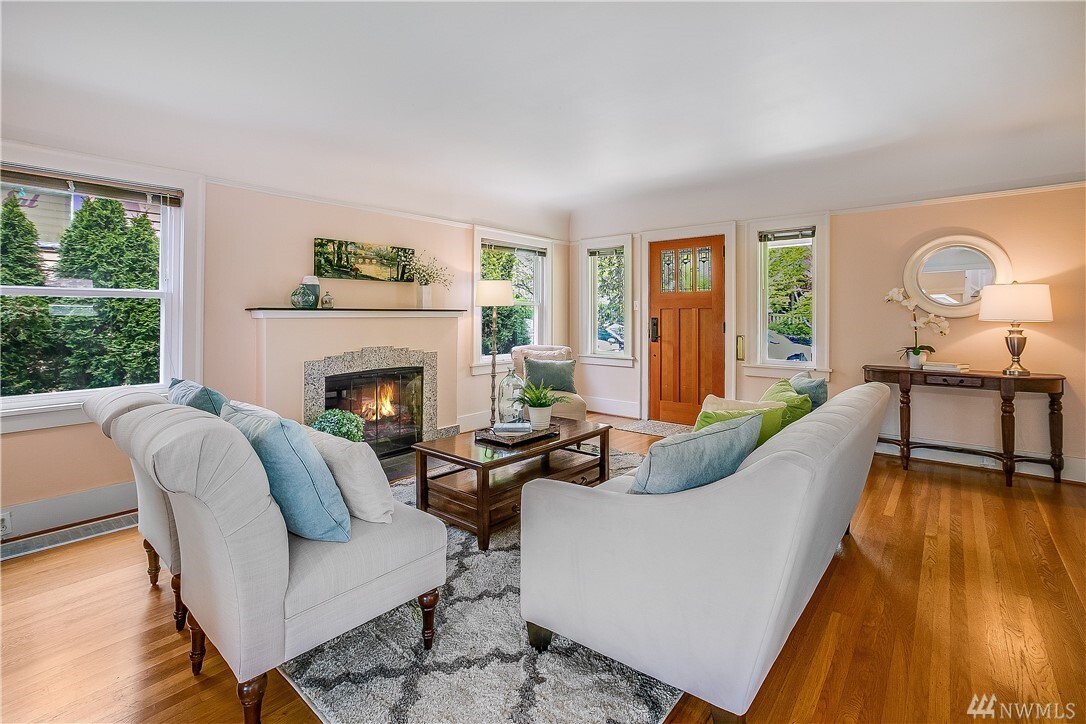 Property Photo: 8047 Brooklyn Avenue NE WA 98115