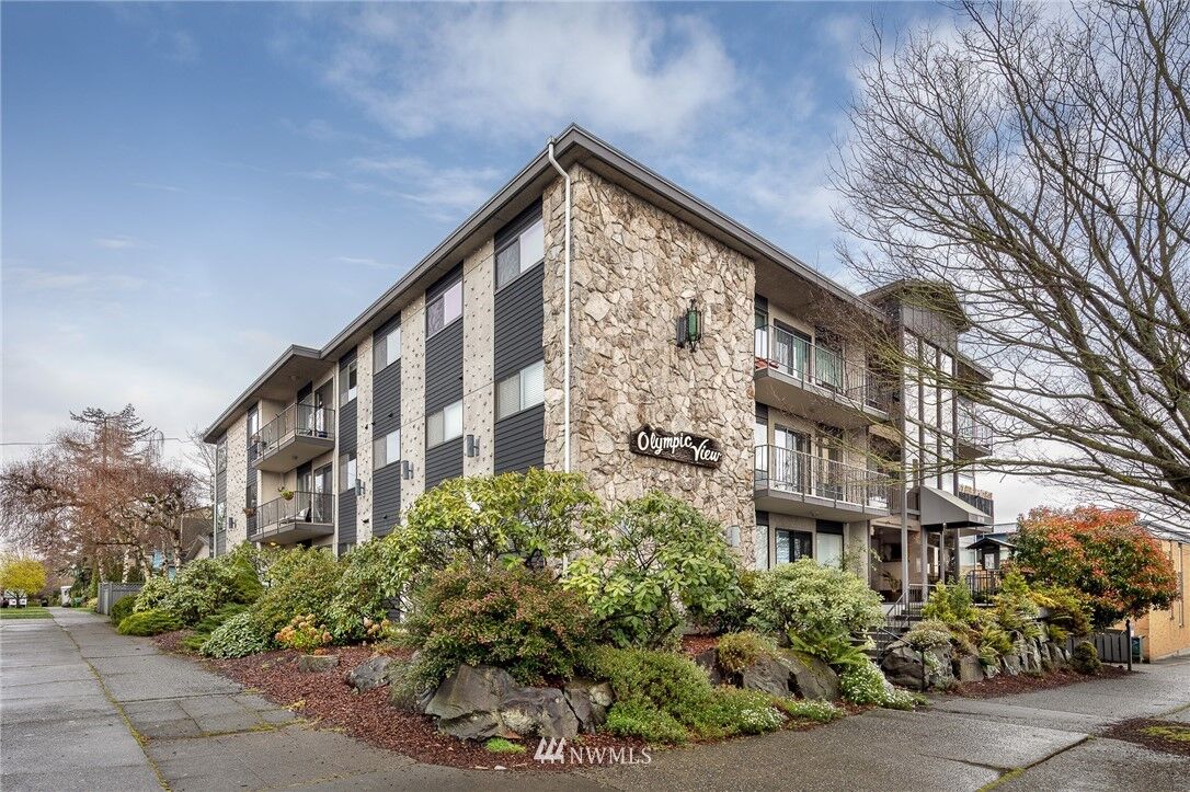 Property Photo: 6110 24th Avenue NW 205 WA 98107