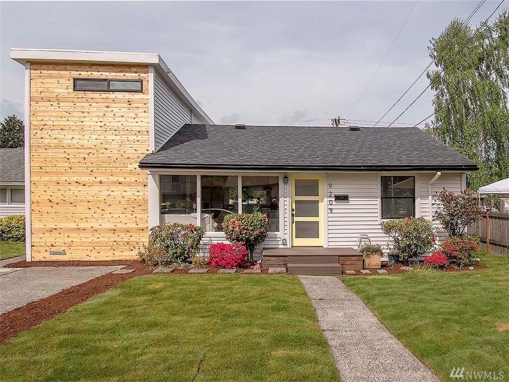 Property Photo:  9209  32nd Ave  SW  WA 98126 