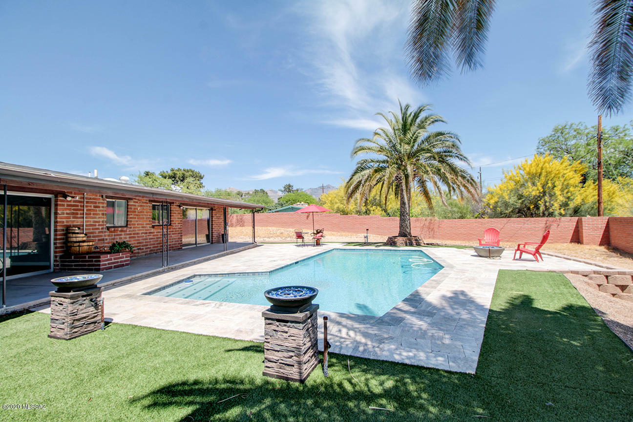 Property Photo:  1341 W Va Hacienda  AZ 85704 