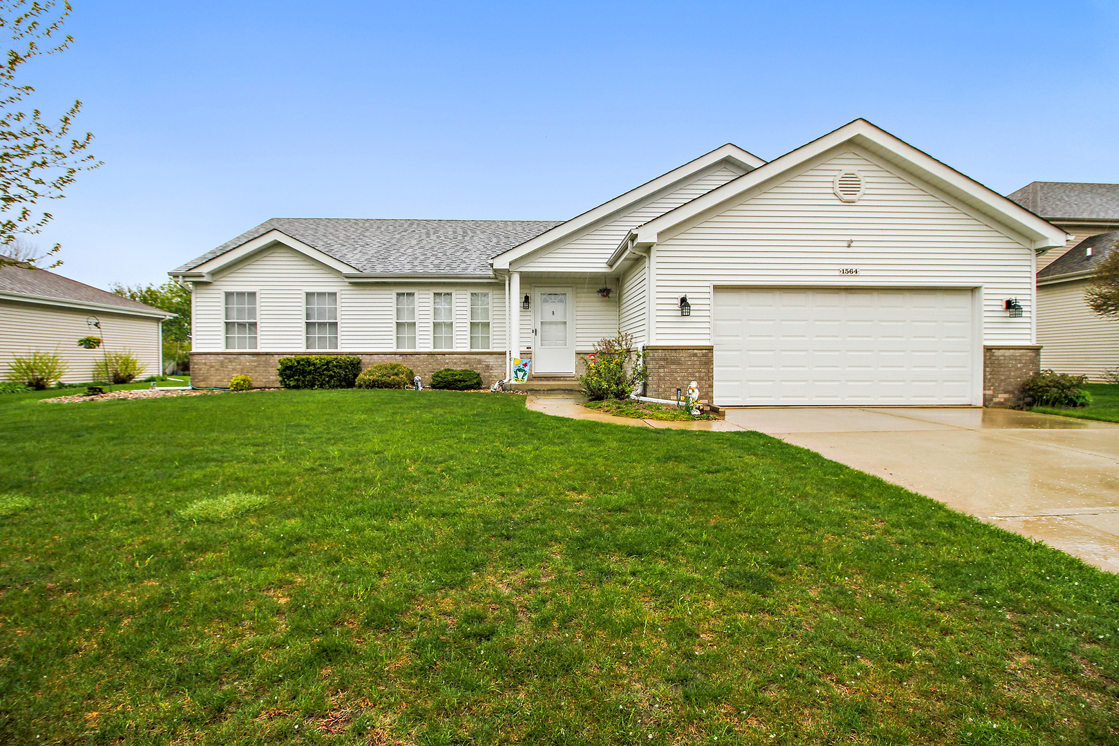 Property Photo:  1564 Sun Ridge Drive  IL 60914 