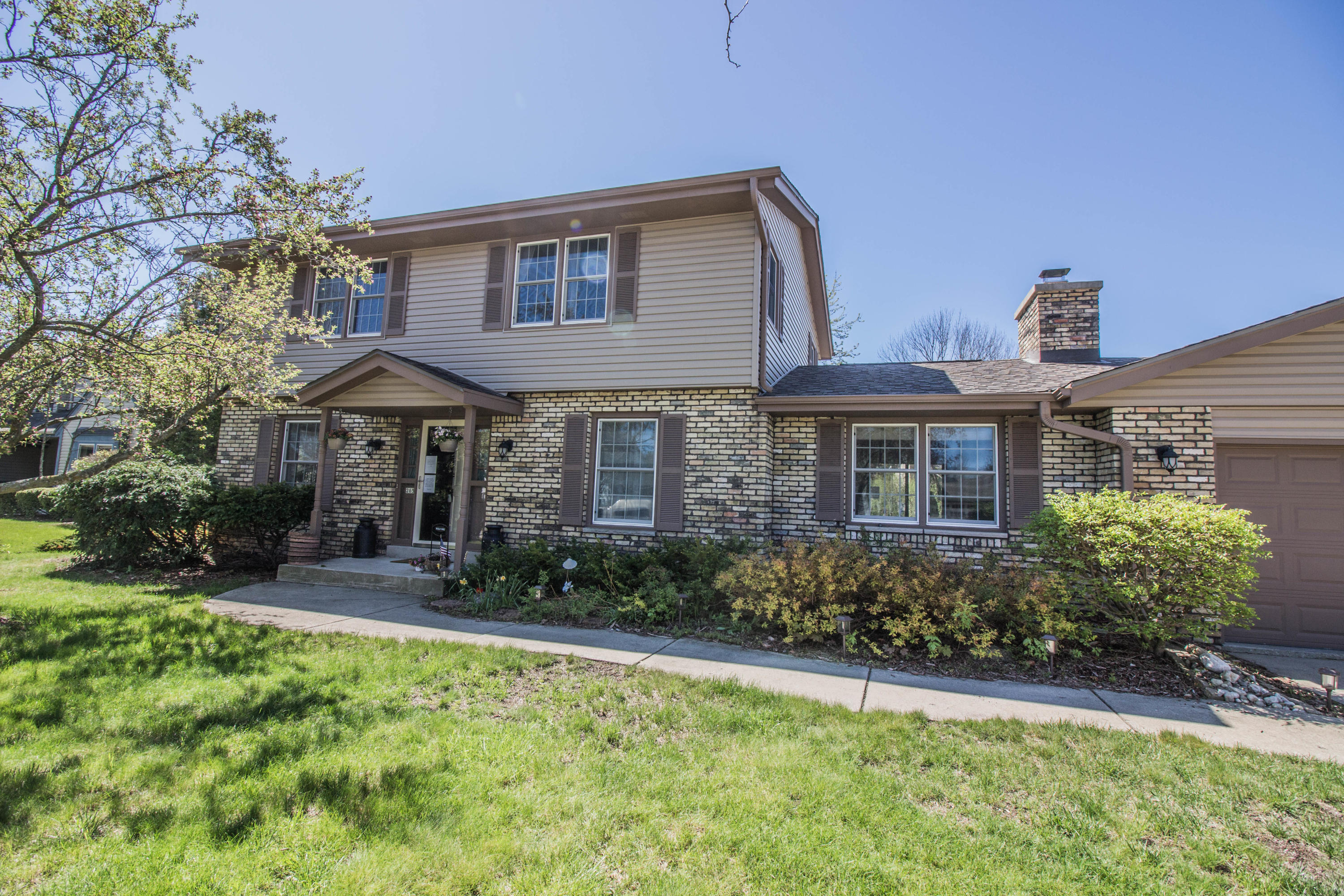 Property Photo: 265 W Orchard Dr WI 53024