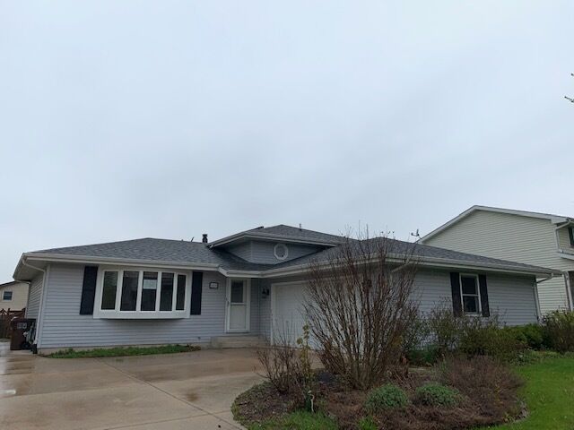 Property Photo: 1019 Schoolgate Road IL 60451