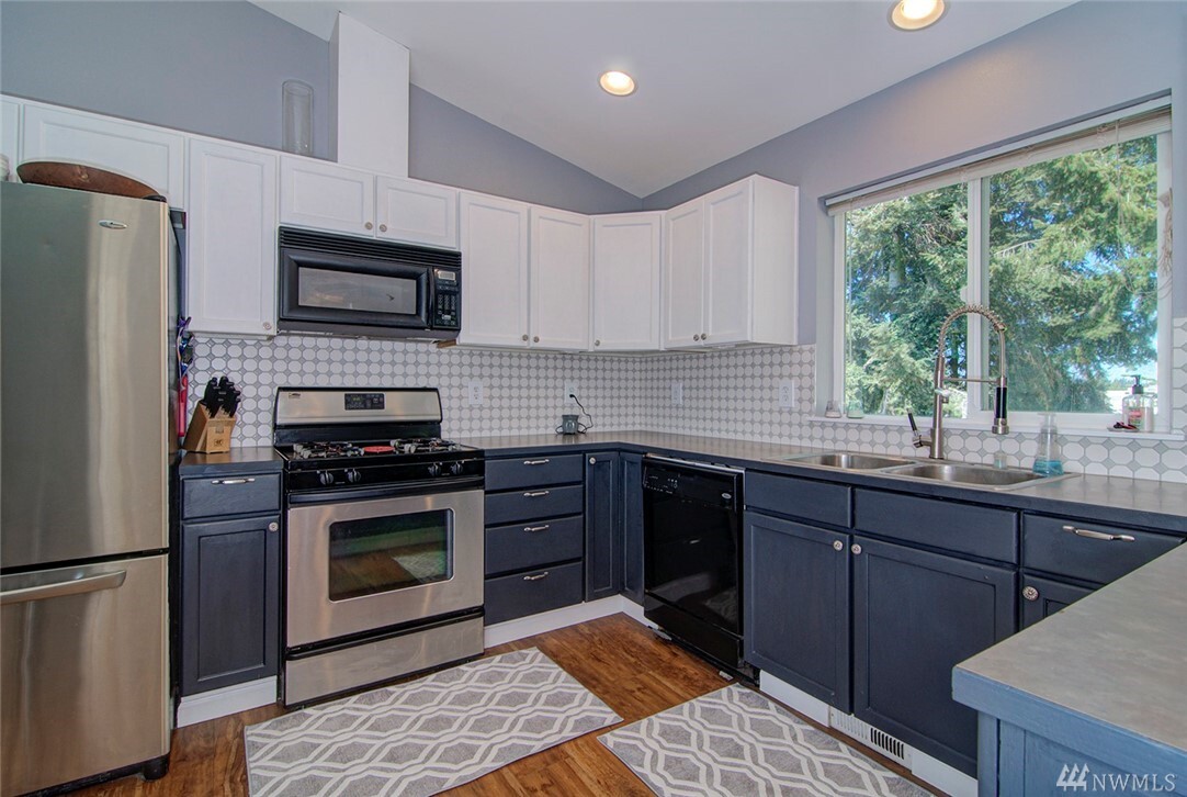 Property Photo: 1215 E Casino Road WA 98203