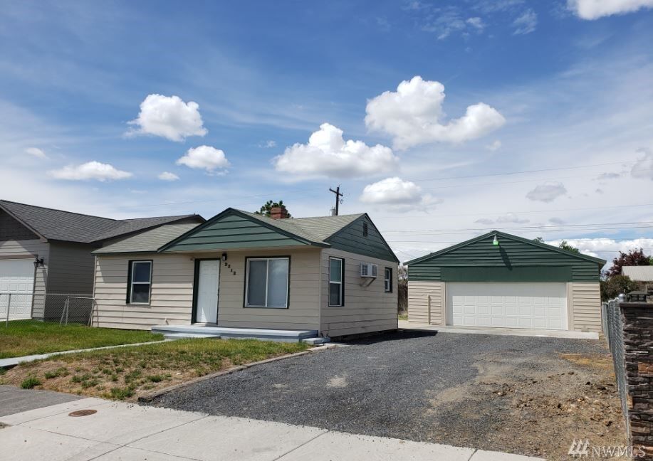 Property Photo:  2212 W Spruce Street  WA 98837 