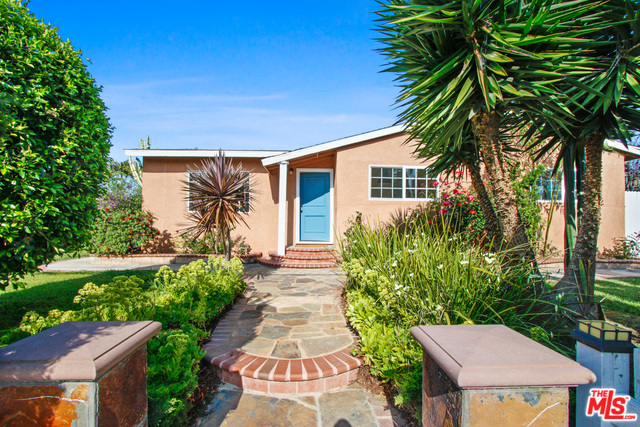 Property Photo:  2073 Maple Ave  CA 92627 