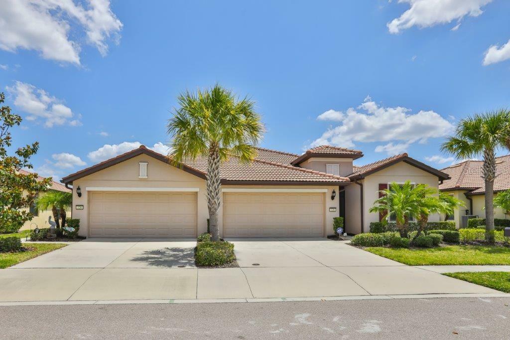 Property Photo:  326 Mystic Falls Drive  FL 33572 