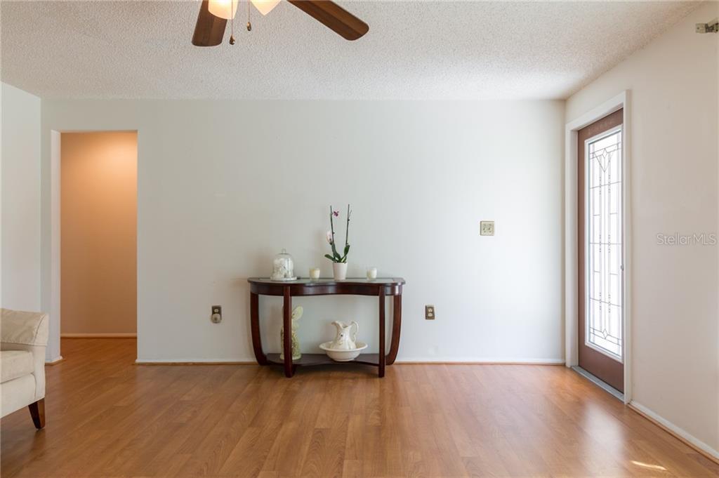 Property Photo: 6512 Creekview Terrace N FL 33781