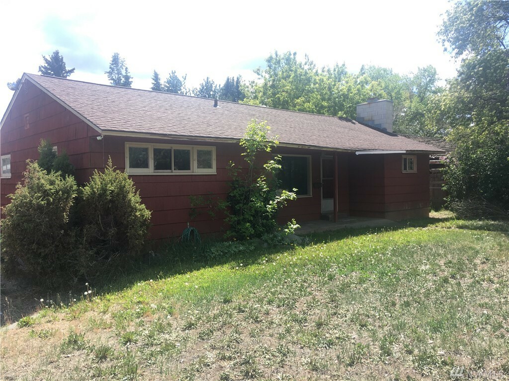 Property Photo:  1114 E 3rd  WA 98926 