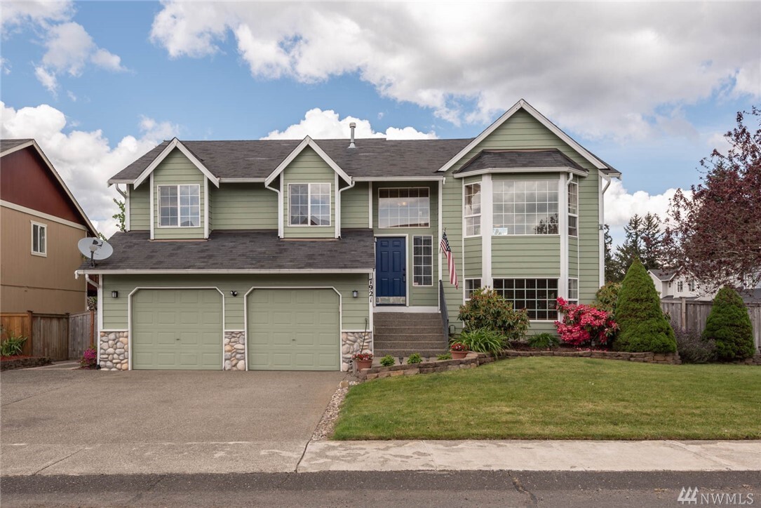 Property Photo: 7921 194th St Ct E WA 98387