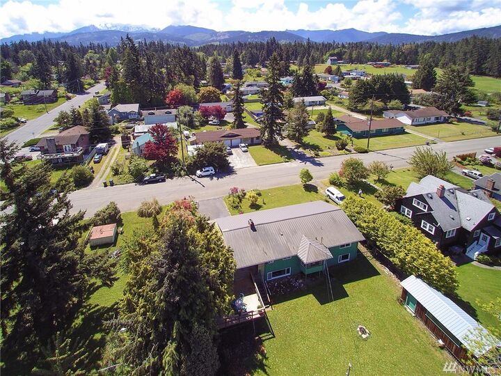 Property Photo:  117 W Park Avenue  WA 98362 