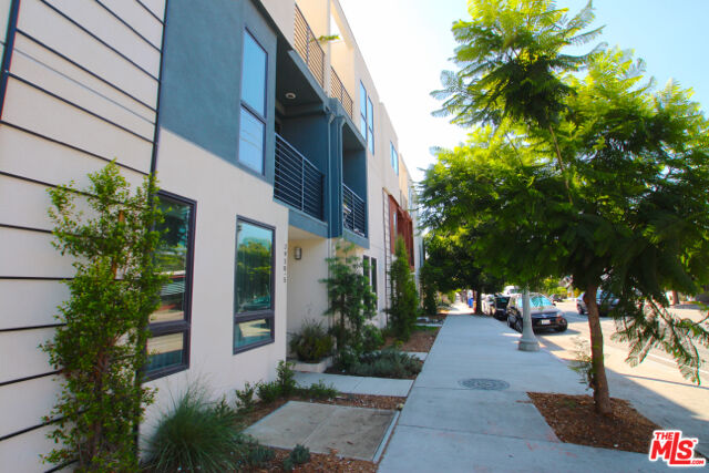 Property Photo:  2924 Rowena Ave 4  CA 90039 