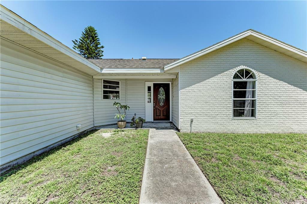 Property Photo:  5010 26th Avenue Drive E  FL 34221 