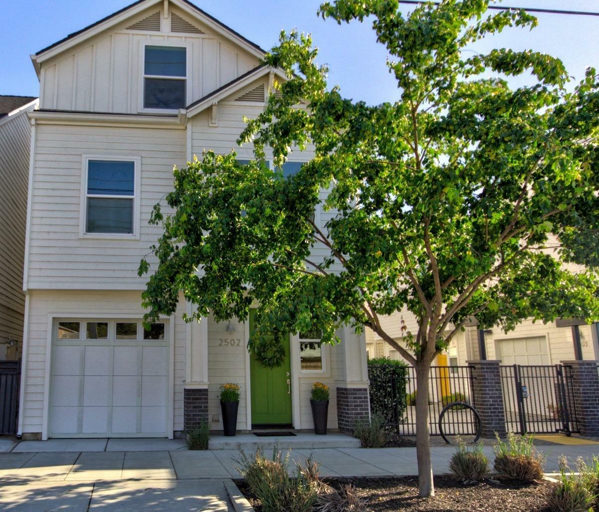 Property Photo:  2502 R Street  CA 95816 