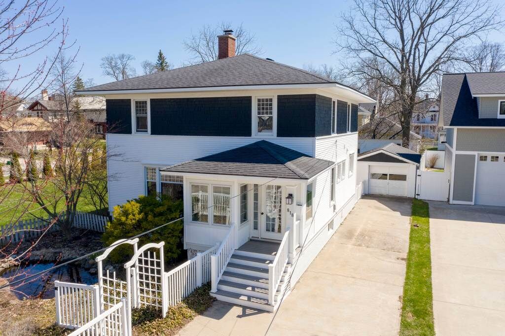 Property Photo: 818 E Lake MI 49770